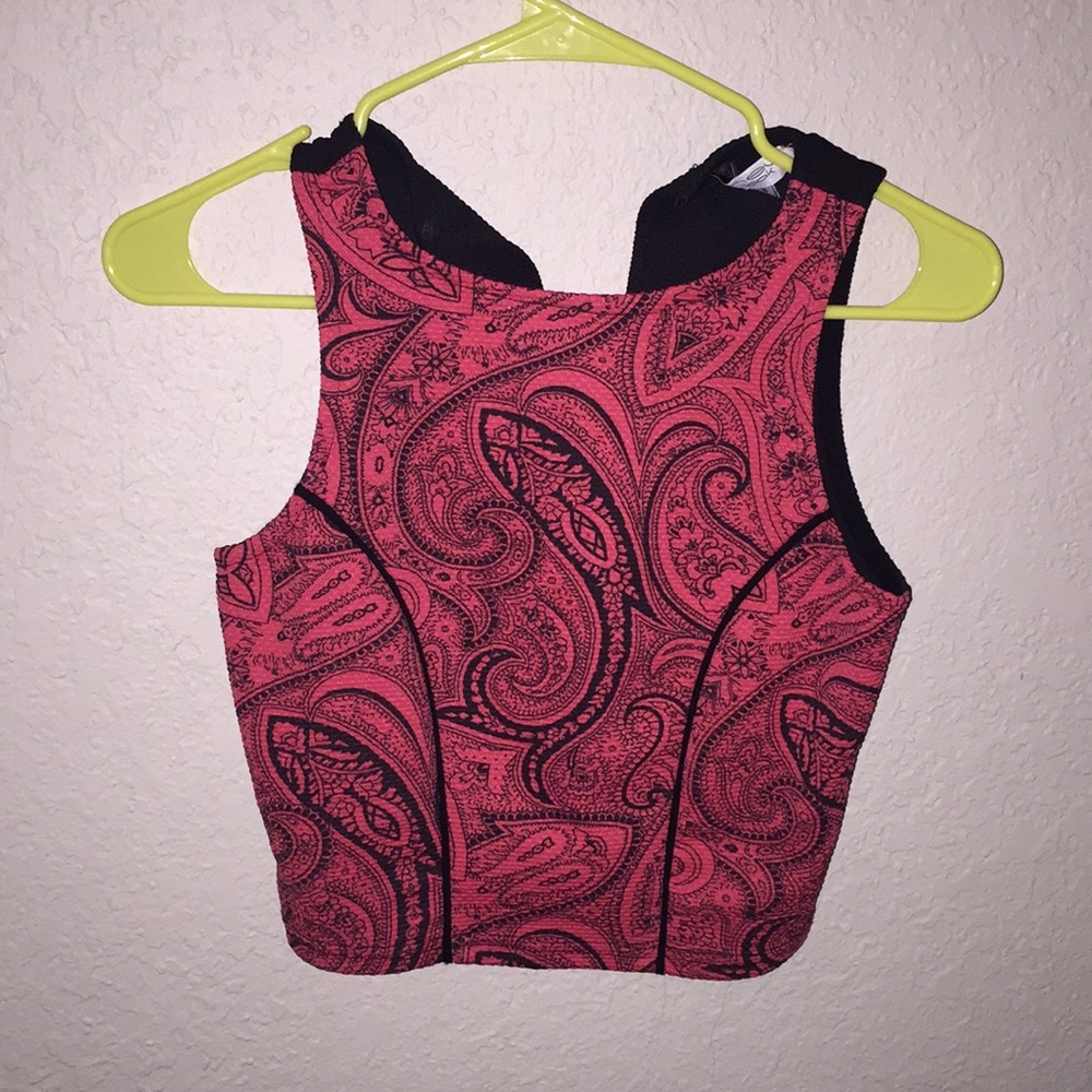 SOLD: Shirt/ crop top